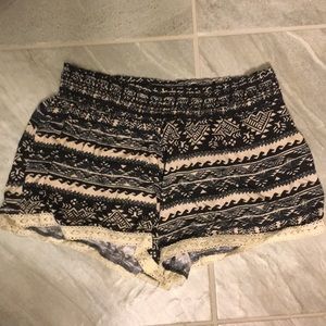 Printed black shorts